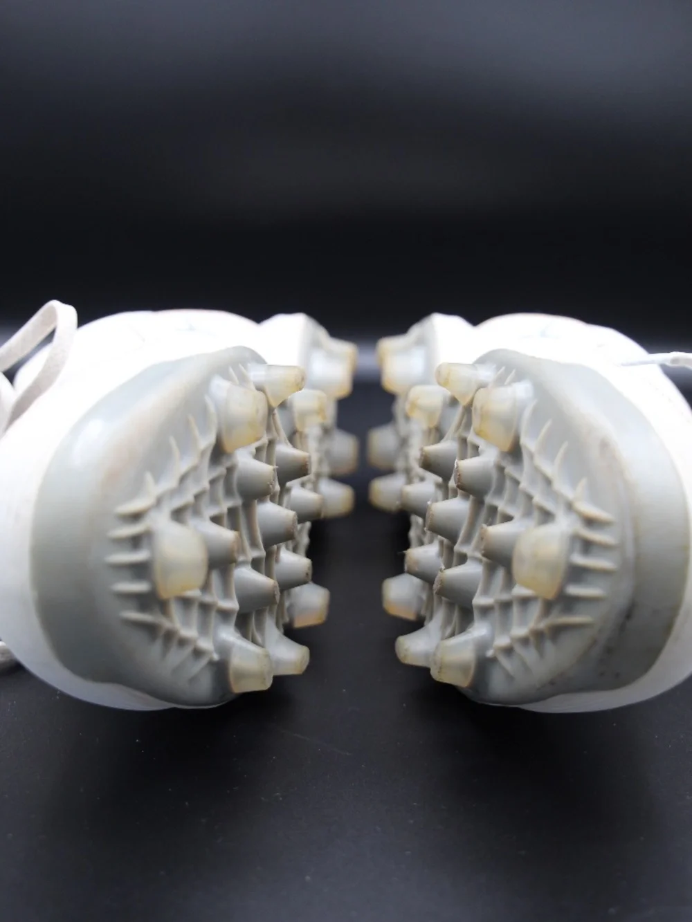 Mizuno White Cream Athletic Cleats